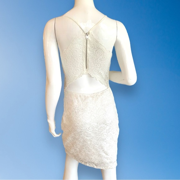 EMERALD SUNDAE WHITE LACE BACK BODYCON PARTY DRESS. JUNIOR’S SIZE LARGE - Picture 2 of 10